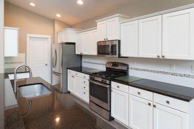 Building Photo - Spacious single level Orchard floorplan with 4th bedroom/den option home featuring SOLAR - Great ...