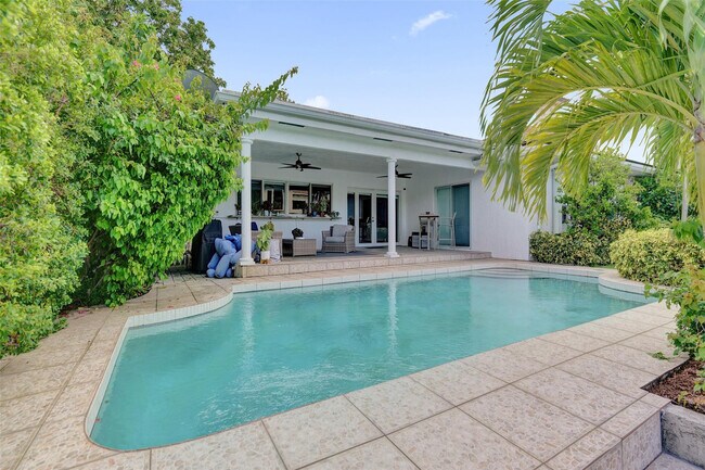 Building Photo - 2427 Sea Island Dr