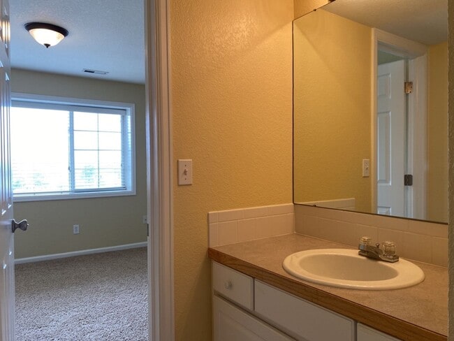Building Photo - 5742 Crestwood Dr