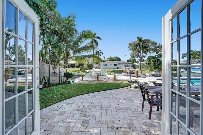 Building Photo - 1701 SW 22nd Ave