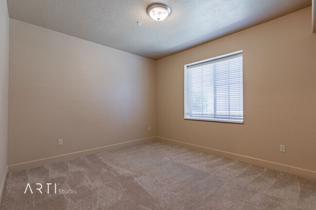 Building Photo - Available September 1 - Spacious 3 Bedroom...