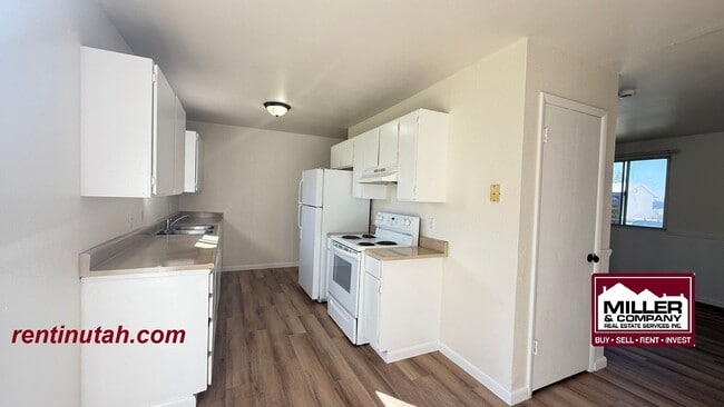Building Photo - Newly Updated West Valley Rambler!
