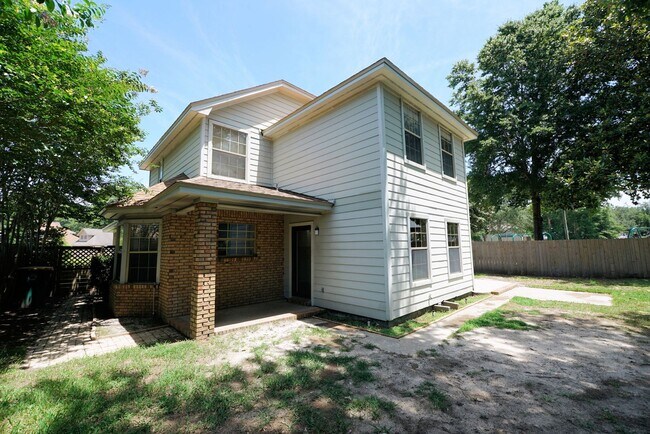 Building Photo - Great Fort Walton Beach Location