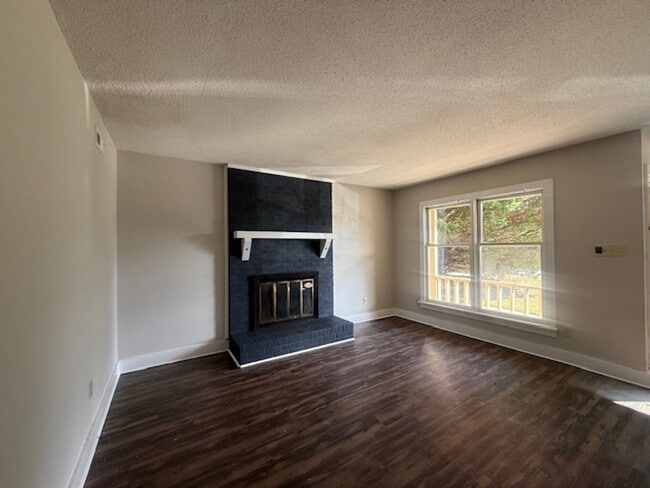 Building Photo - 118-122