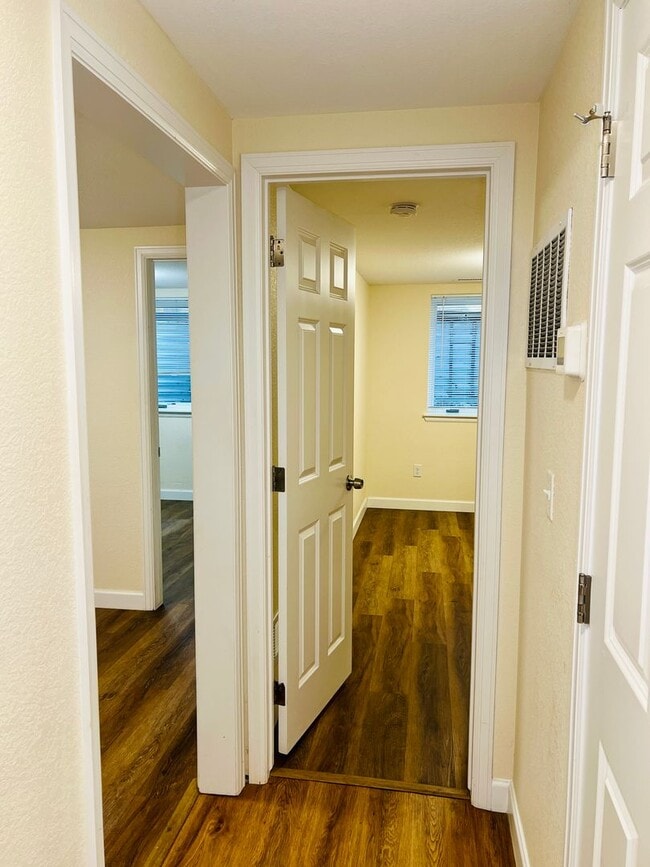 Building Photo - 3 Bed-1 Bathroom Available in Anshutz Medical Center Area - Duplex lower unit