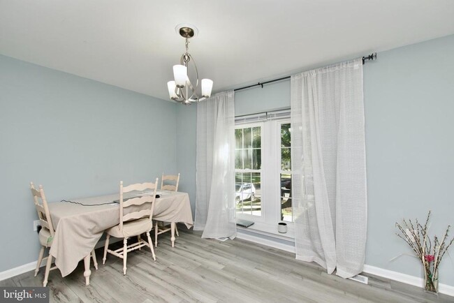 Building Photo - 9885 Burke Pond Ct