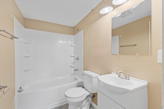 Building Photo - 1471 E State St