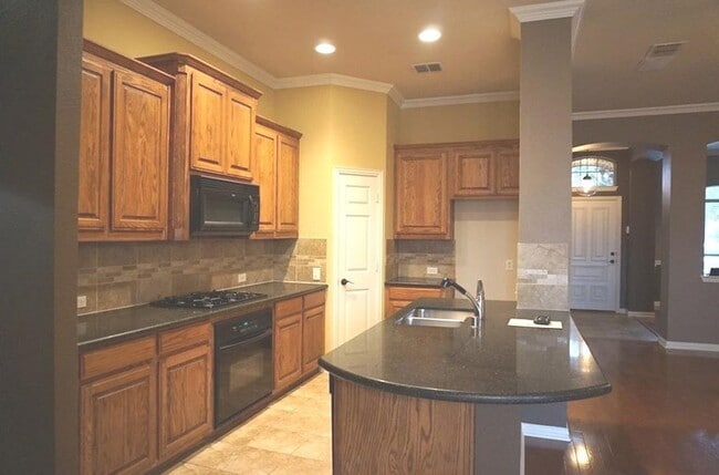 Building Photo - 935 Panther Ln