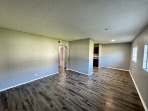 Building Photo - 2 Bedroom and 1 bathroom ready to move in