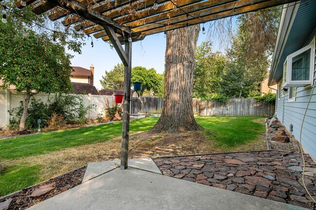 Building Photo - Charming 3-Bedroom Home in West Boise – Sp...