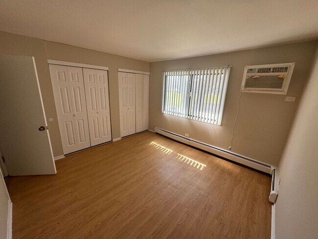 Building Photo - 2 Bedroom Condo in Palatine
