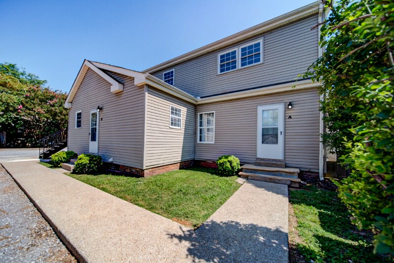 Building Photo - 401 Kingwood Dr