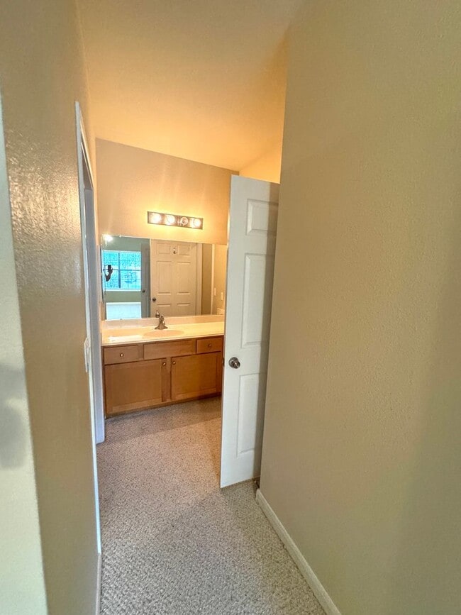 Building Photo - GREAT LOCATION NEAR MEDICAL & USAA | 3 BED...