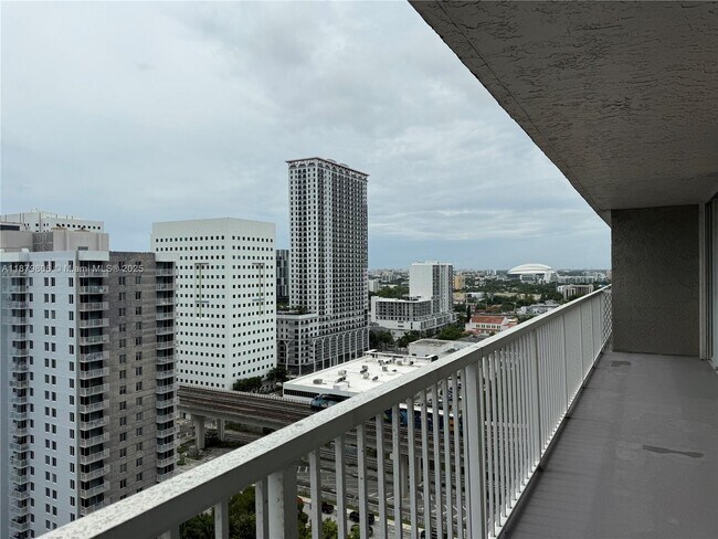 Building Photo - 915 NW 1st Ave