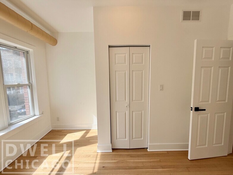 Building Photo - 1522 W Ardmore Ave