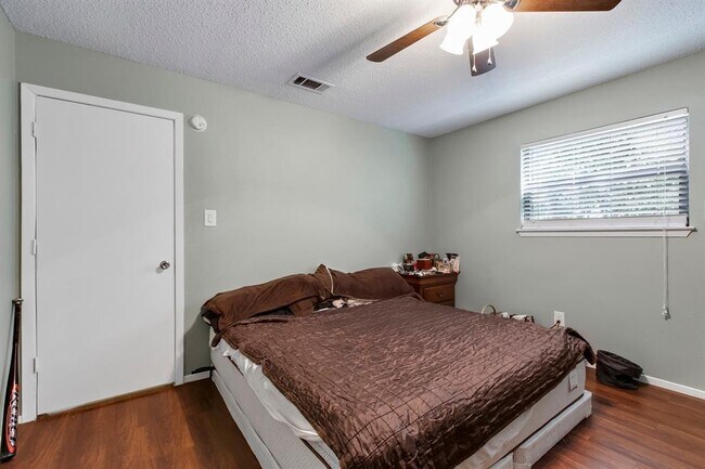 Building Photo - 11519 Pecan Creek Pkwy