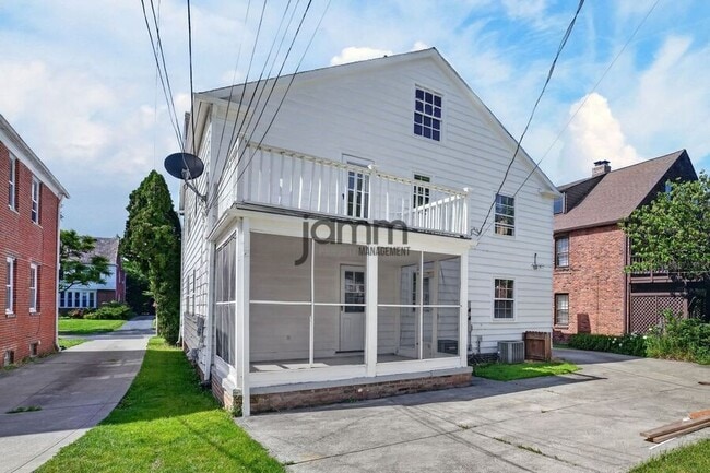 Building Photo - 19239 Winslow Rd