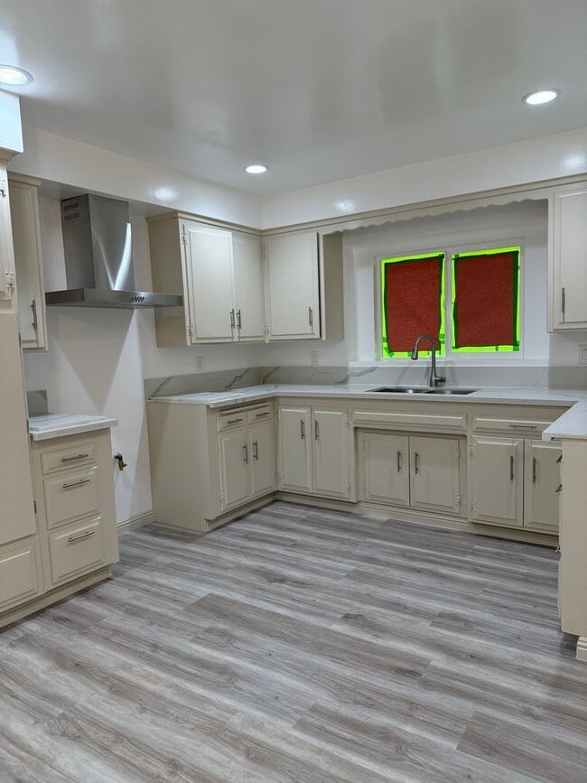 Building Photo - This Beautiful Home is Available NOW for Lease! 3BR/2BA Located in North Hollywood