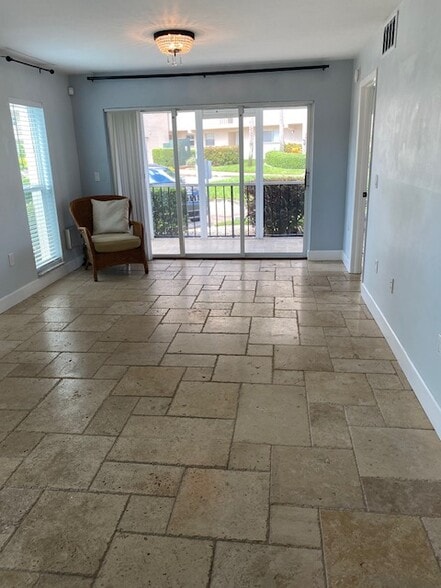 Building Photo - 53 High Point Cir W