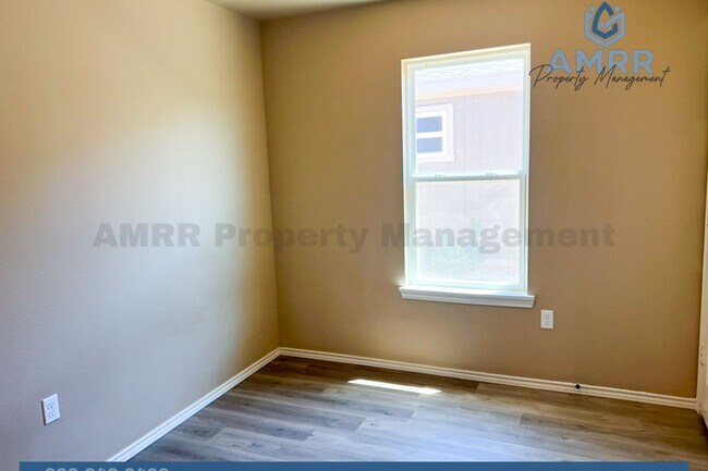 Building Photo - 1301 E 16th St