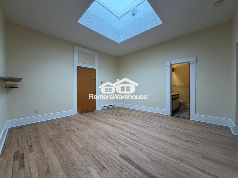 Building Photo - 1215 25th St