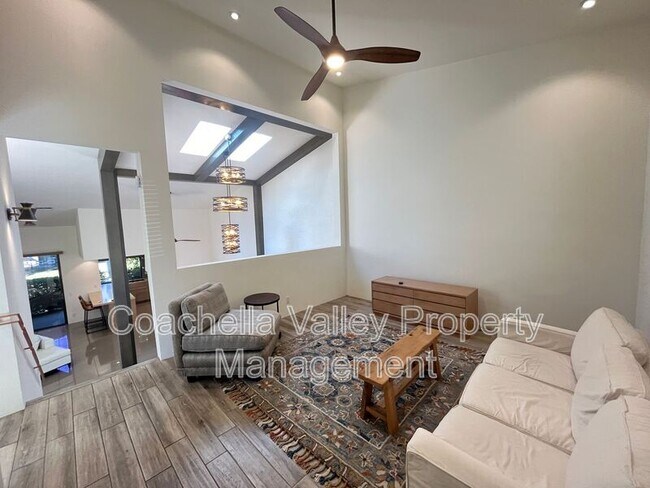 Building Photo - 287 S Civic Dr