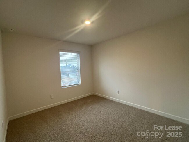 Building Photo - 1432 Wildflower St