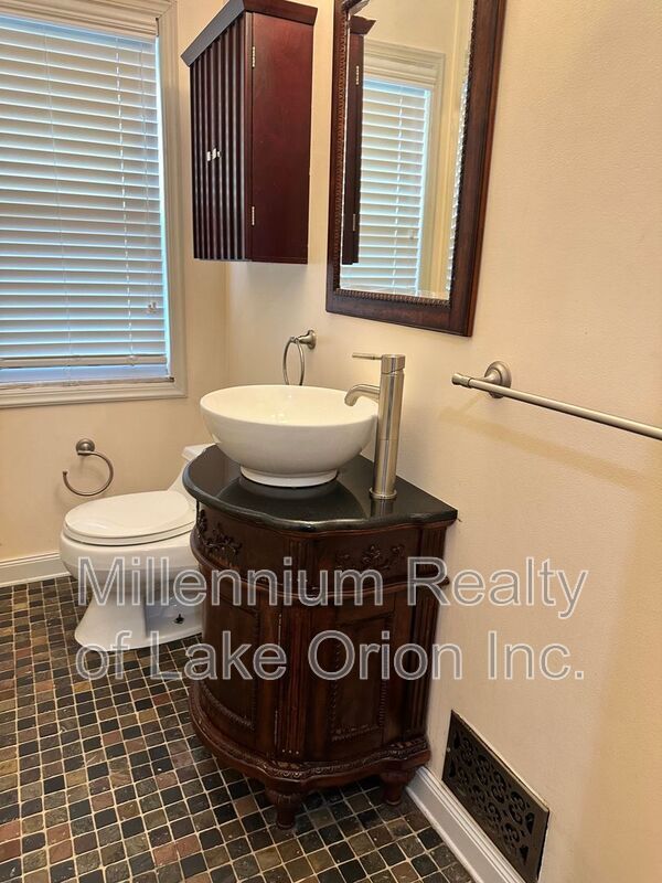 Building Photo - 2224 N Connecticut Ave