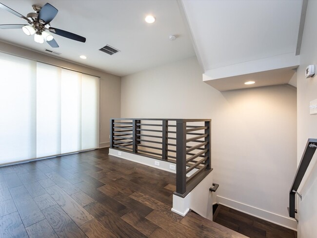 Building Photo - 237 Domain Way