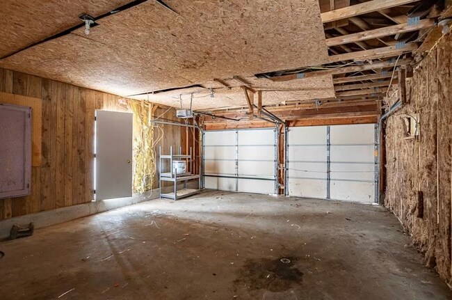 Building Photo - 801 Lake View Dr