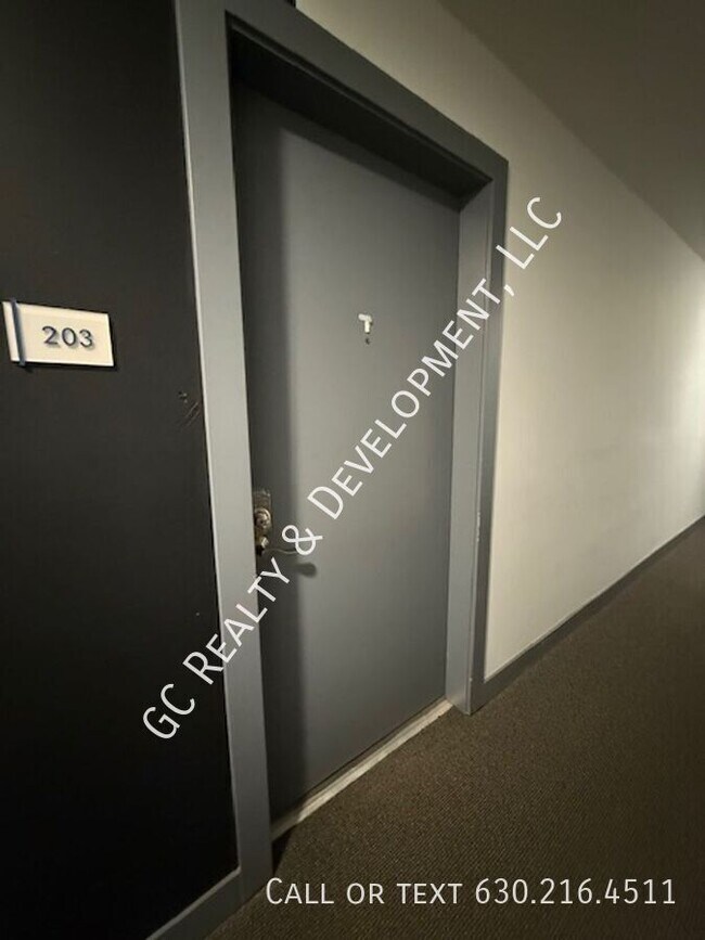 Building Photo - 800 Graceland Ave