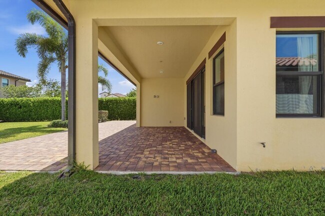 Building Photo - 11760 Bayview Cir