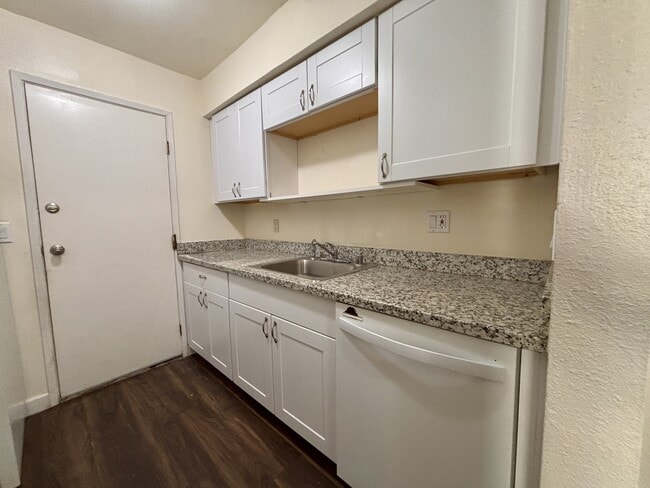 Building Photo - 1055 Mohr Ln