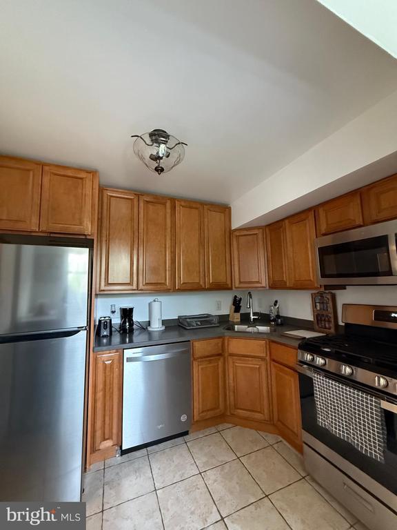 Building Photo - 5934 Mayflower Ct