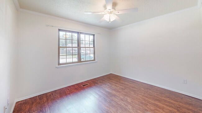 Building Photo - 4004 S Maple Ave