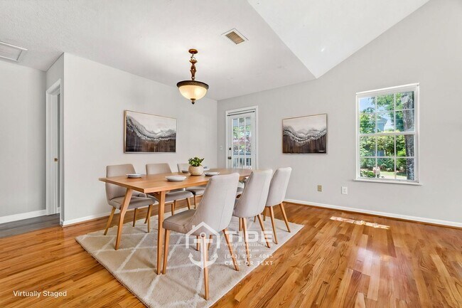 Building Photo - Modern Living in the Heart of West Ashley