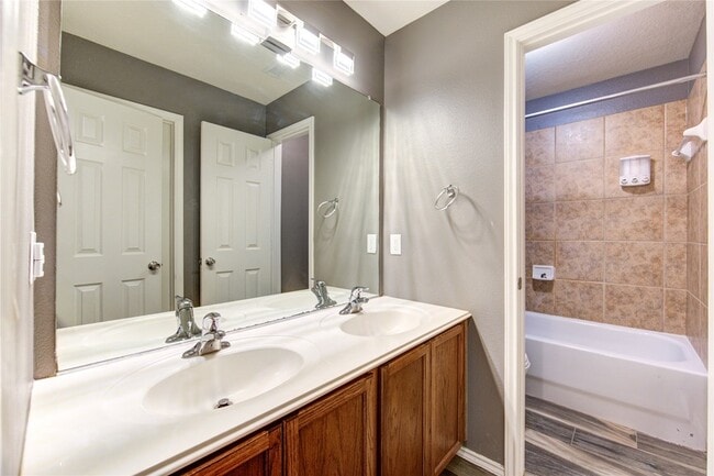 Building Photo - 5711 Kenwood