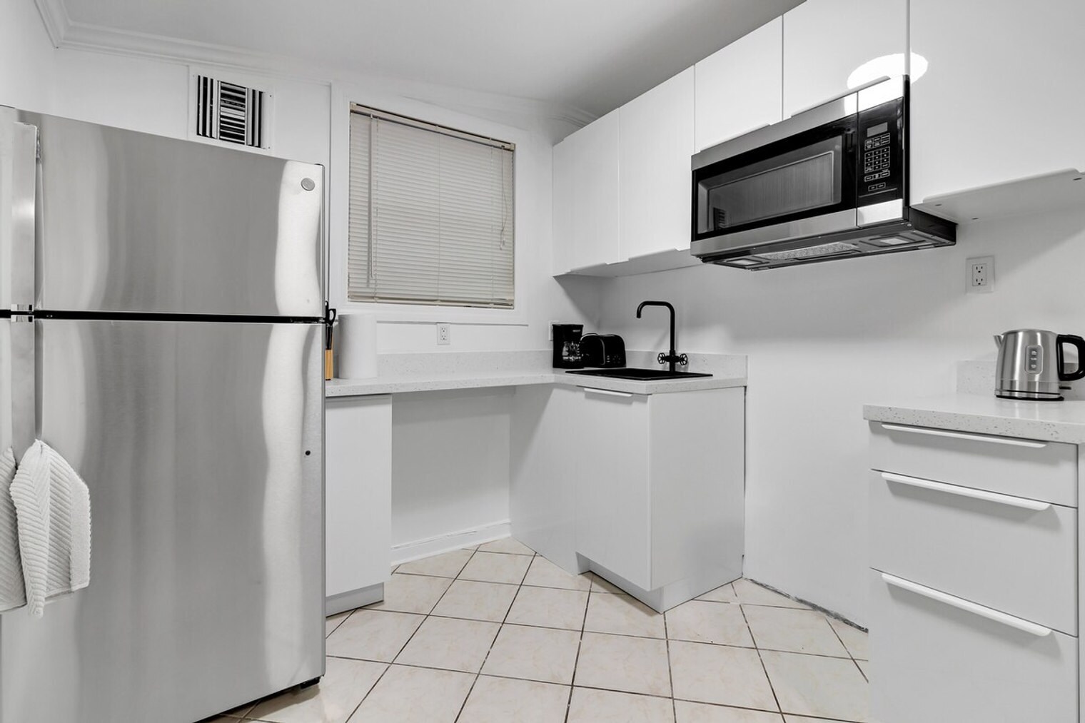 Building Photo - 2610 SW 31st Ave