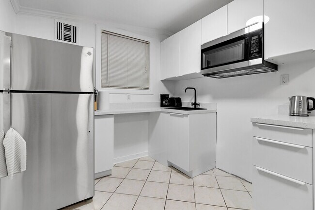 Building Photo - 3130 SW 27th St