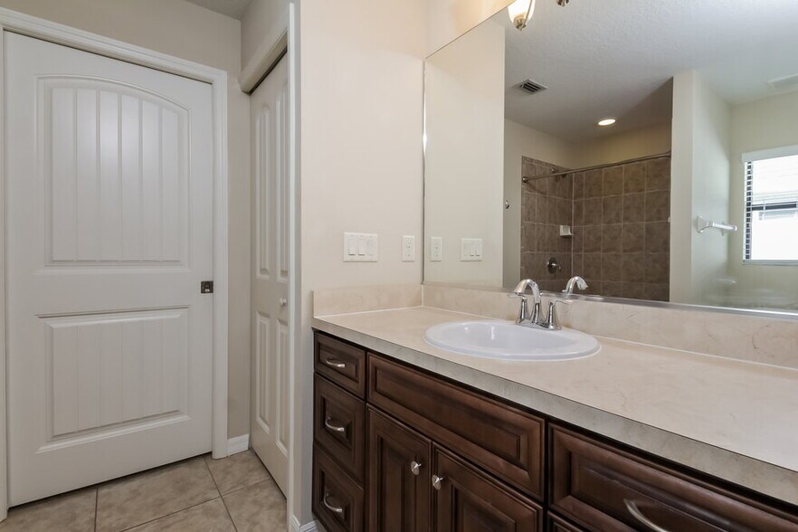 Building Photo - 433 San Lorenzo Ct