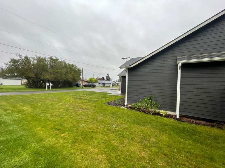 Building Photo - 627 N 3rd St