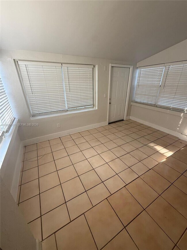 Building Photo - 308 SW 16th St