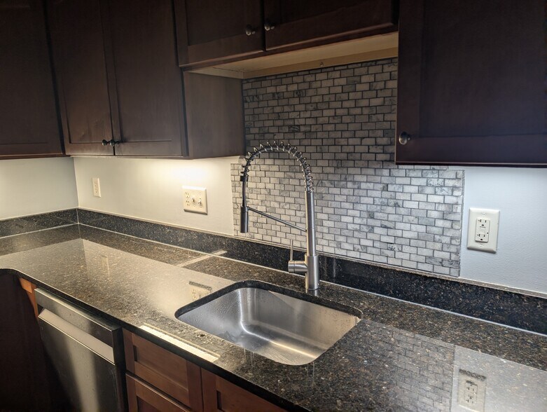 Building Photo - 160 Fremont St