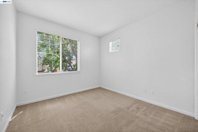 Building Photo - 244 Balsam St