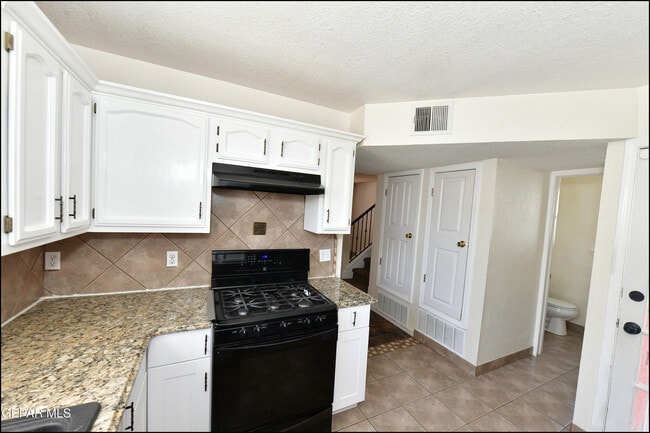 Building Photo - 12121 Tower Hill Dr