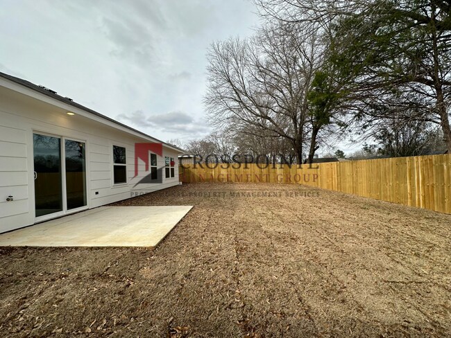 Building Photo - 4 Bedroom 2 Bath in Whitehouse ISD!