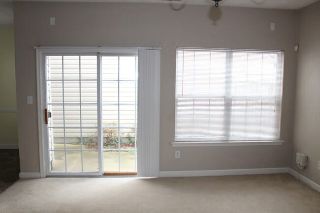 Building Photo - Beautiful 2 bed/2.5 bath condo in Witchduc...