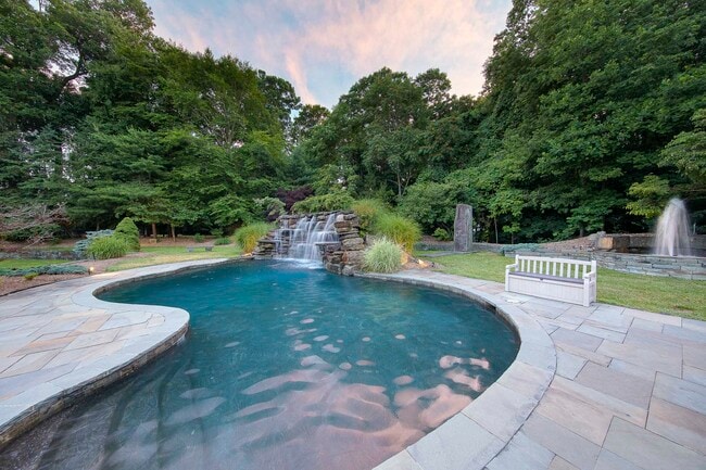 Building Photo - 51 Chestnut Ridge Rd