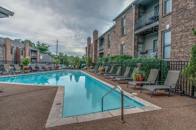 Building Photo - **UPDATED FIRST-FLOOR CONDO IN DESIRABLE P...