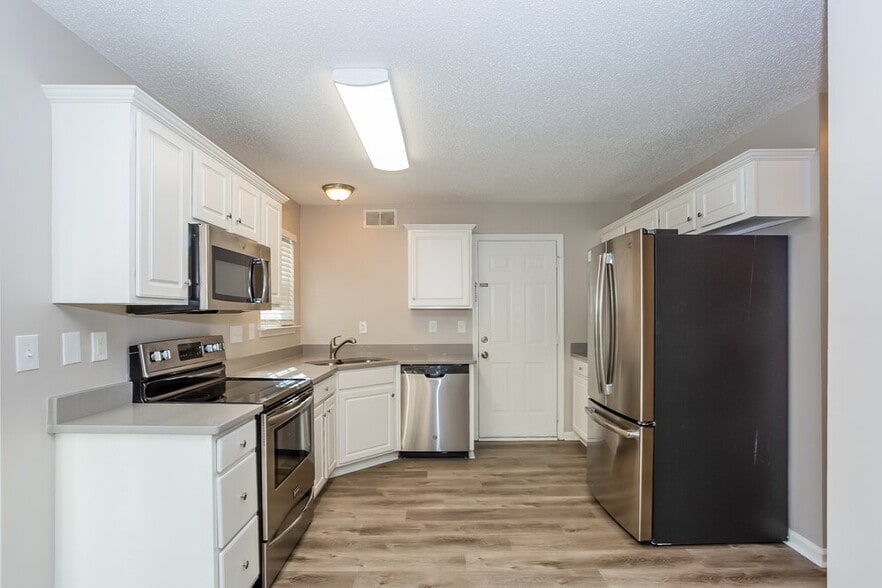 Building Photo - 7425 Saddle Trail Ln